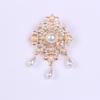 Vintage Palace Style Brooch For Women With Alloy Geometric Decorative Pin Accessory