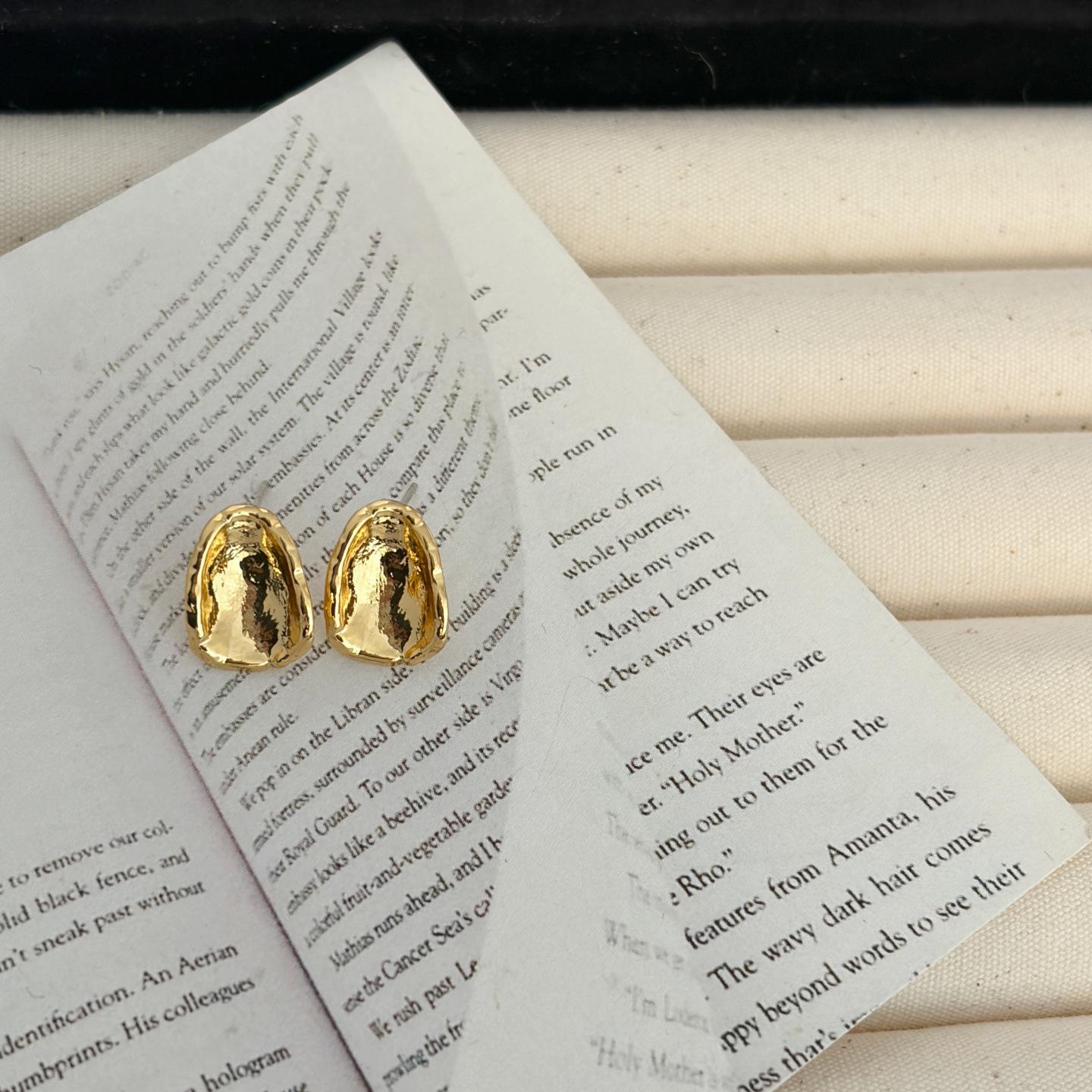 2025 Роскошные серьги-гвоздики с абстрактным дизайном и неровной текстурой