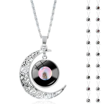 Collar con colgante de disco de vinilo negro con forma de luna ahuecada y joyería de moda