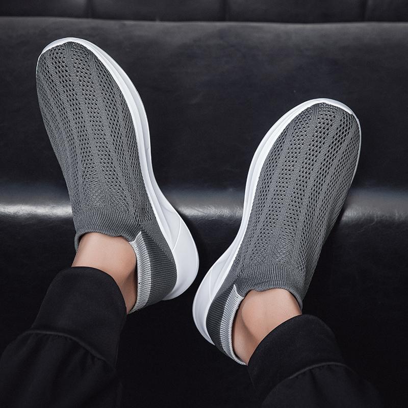 Women’s Moccasins Loafers Casual Slip on Walking Shoes Summer Men’s Slip-ons Lightweight Socks Shoes for Mother Large Size 35-45