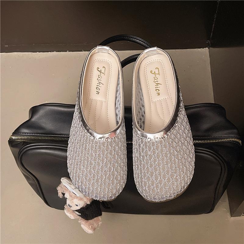 Women's hollowed-out flat shoes, half slippers, women's feet, mesh surface, outside summer, wear bag head casual slippers in 2025