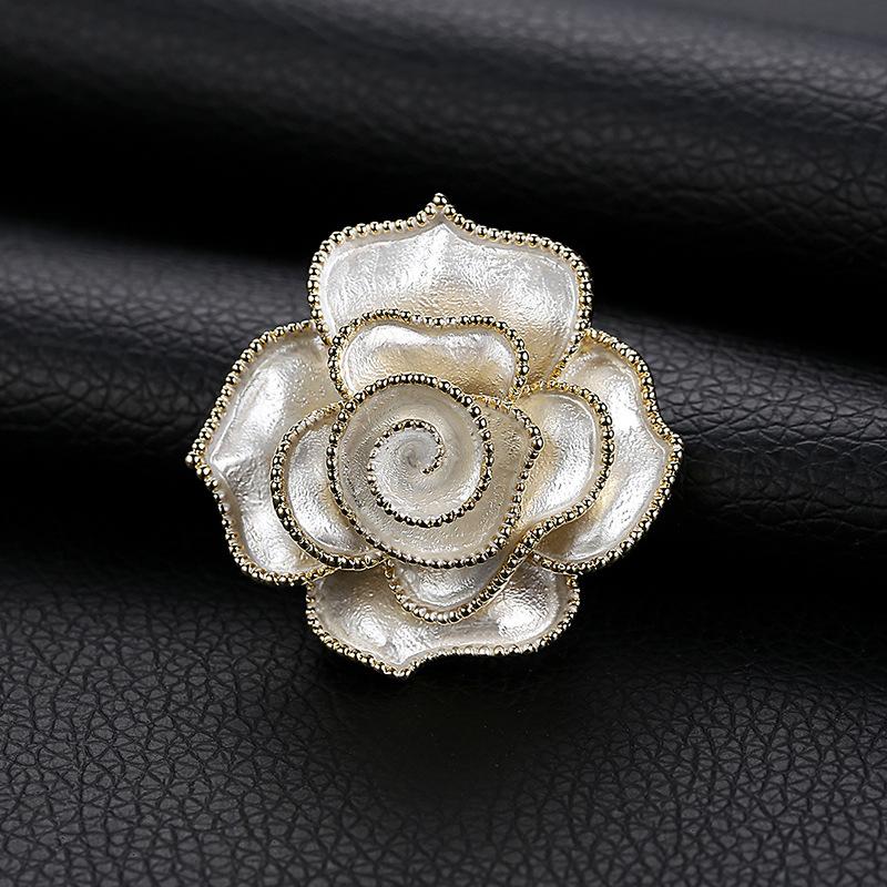 Korean Style Brooch with A Retro Design Sense for Women, Camellia Brooch, Grand and Luxurious Brooch