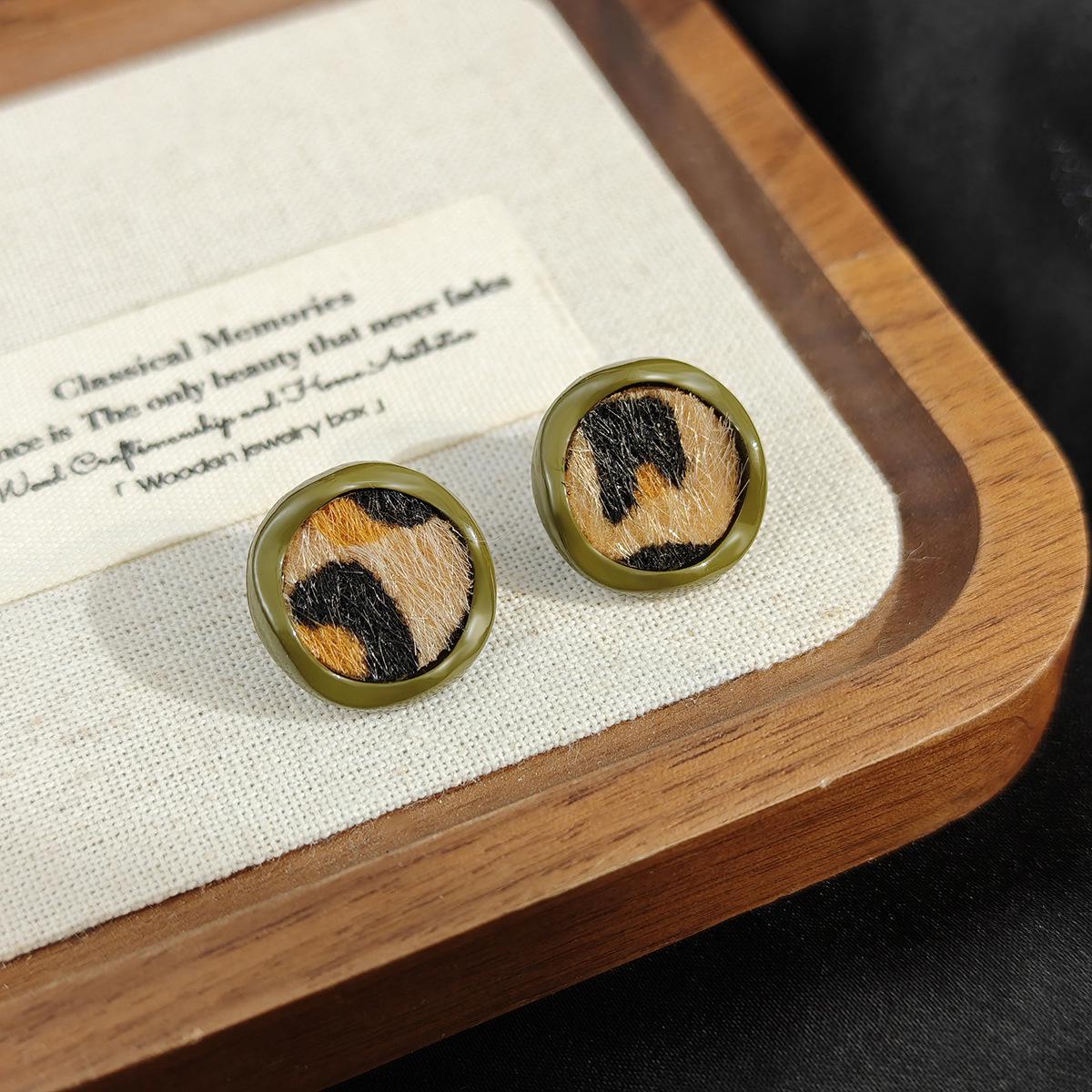 Silver Needle Geometric Leopard Print Earrings for Women - Elegant & Stylish Studs, Trendy Luxury Ear Accessories