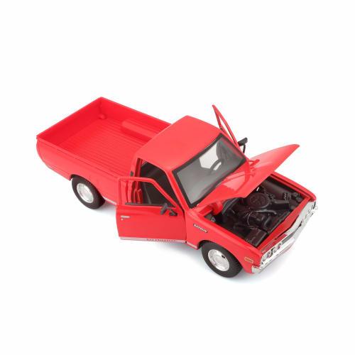 Maisto 1/24 Scale Diecast Model Car of the 1973 Datsun 620 Pickup, Red, Finished Model, 31522