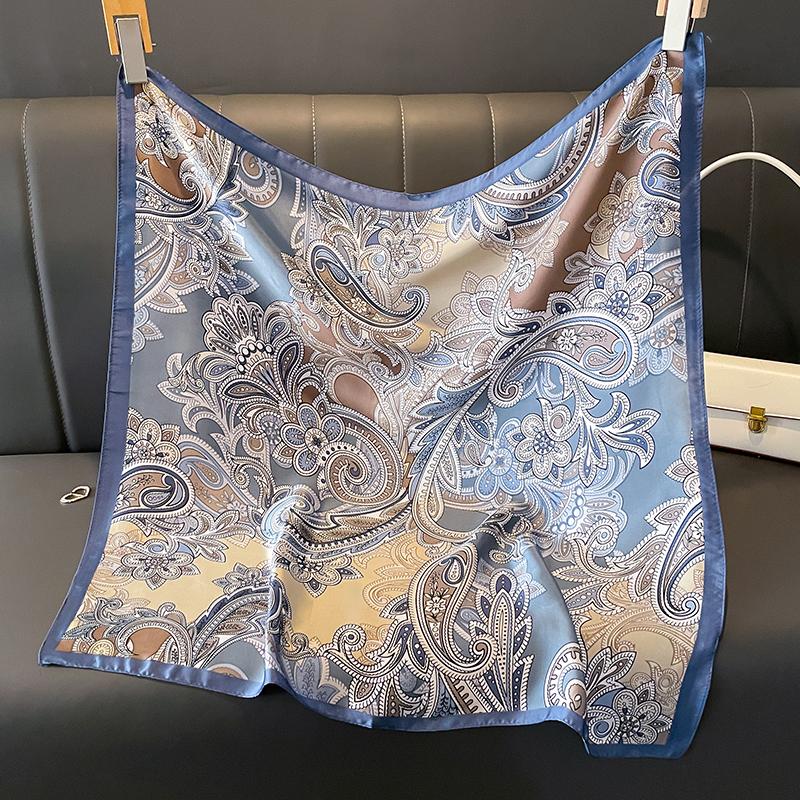 Beach Sunscreen Kerchief Luxury Design Square Scarves Women Popular 70X70Cm Silk Hijab The Four Seasons Headscarf