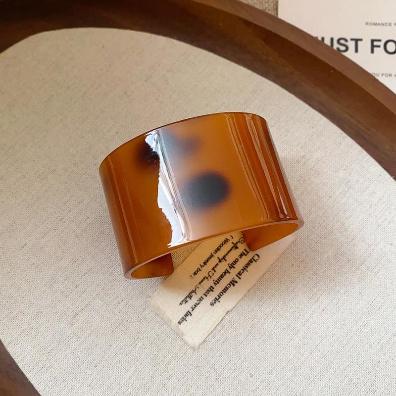 Elegante Bracciale Aperto Geometrico in Acrilico - Braccialetto Versatile di Alta Gamma per Donna