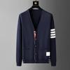High-End-Luxusmarke V-Ausschnitt Strickjacke Herren Frühling und Herbst Trend Klassisch Vier Streifen Koreanisch Lässig Paar Pullover Mantel