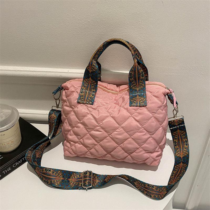 Stylish Winter Embroidered Crossbody Shoulder Bag For Women 2023 Trendy Quilted Handbag