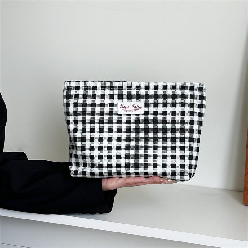Bubble Gauze Makeup Bag Women Handbag Large Capacity Cosmetic Bag Toiletry Bag Embroidered Striped Makeup Pouch Travel Organizer