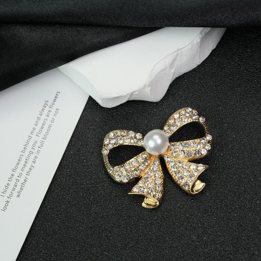 High-End Retro Clothing Brooch: Ruffled Bow Pearl Pin Accessory