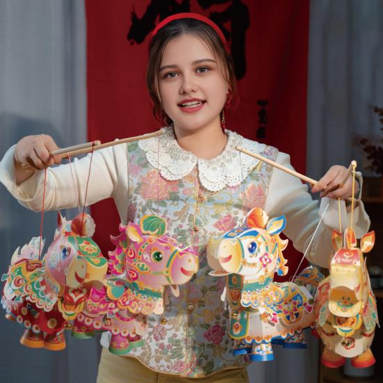 Hästens År Ljusmaterialpaket DIY Ljuskit med Roterande Huvud Rörliga Delar Och Inbyggda Ljuseffekter Traditionell Zodiac-Dekoration