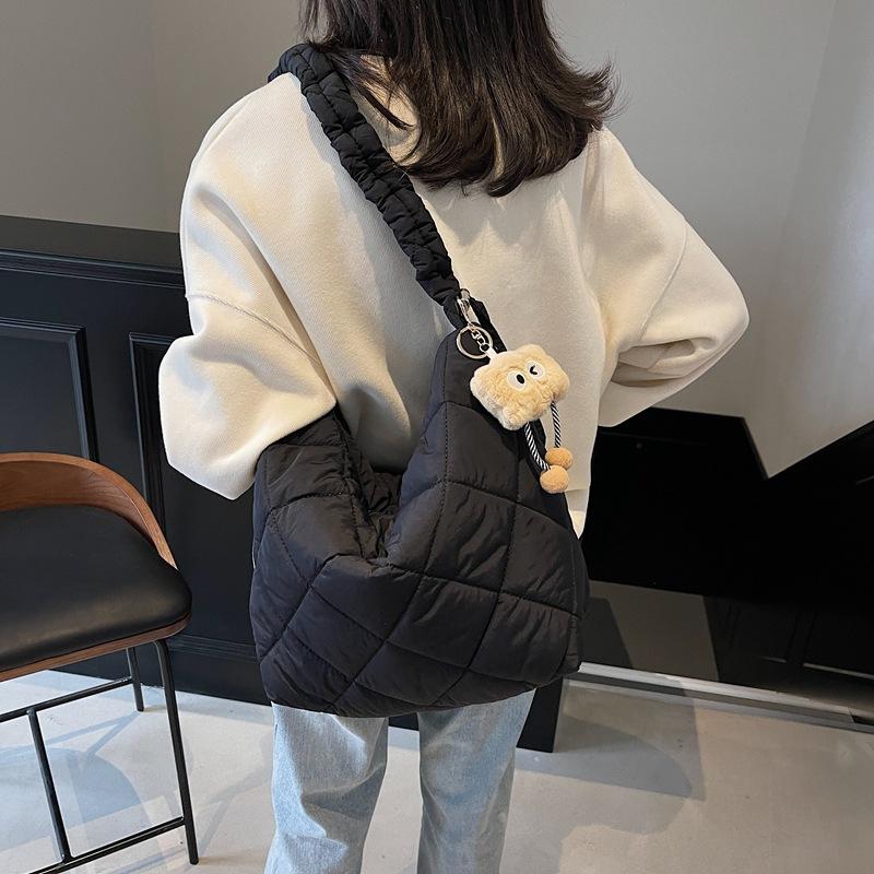 Rhombus down cotton clothing bag women's 2025 new large-capacity shoulder underarm bag winter messenger tote bag