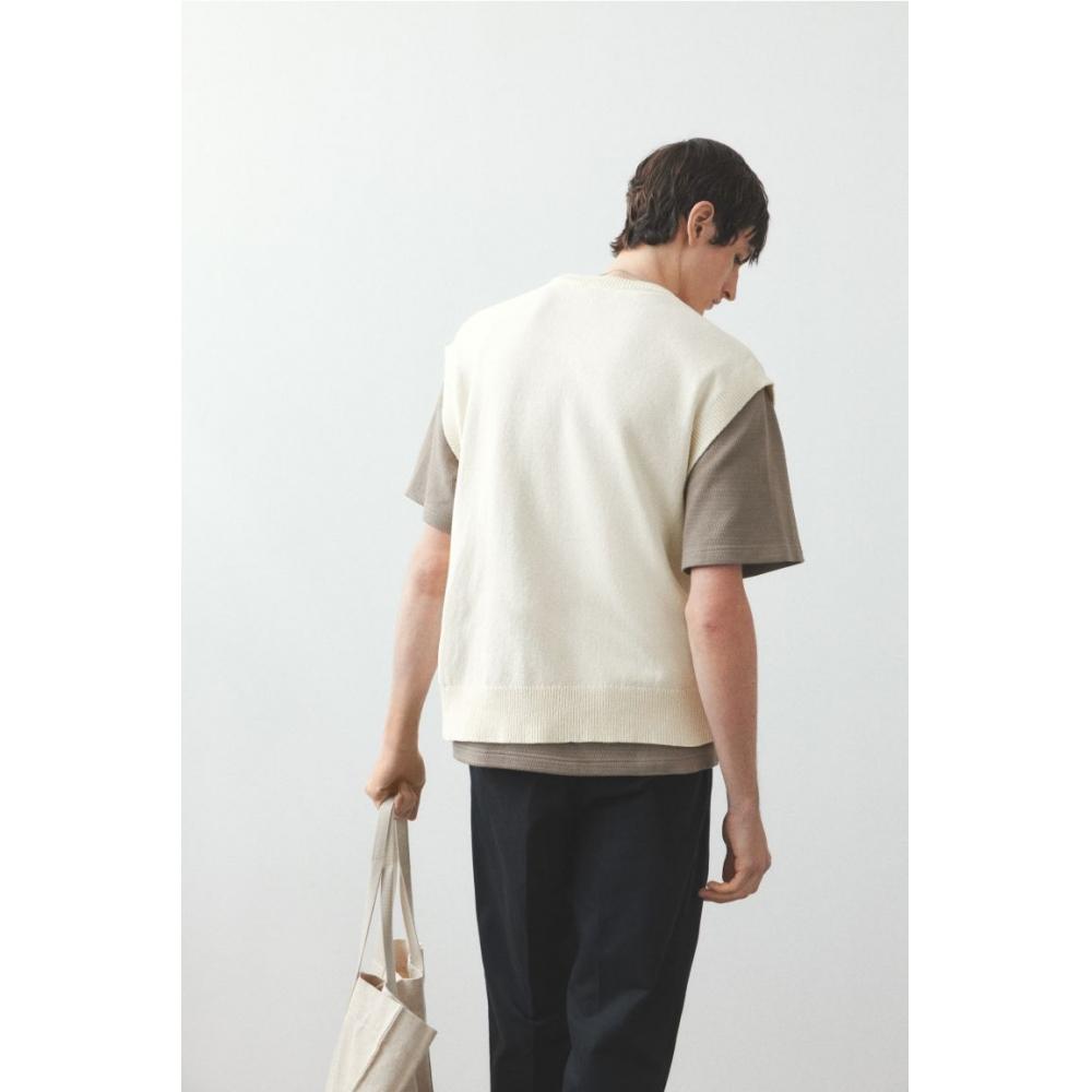H M Regular Fit Sweater Vest creaM