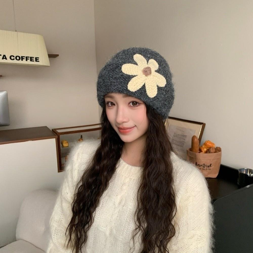 Polyester 3D Floral Knitted Beanie Hat Ear Protection Earflap Hat Outdoor Activities