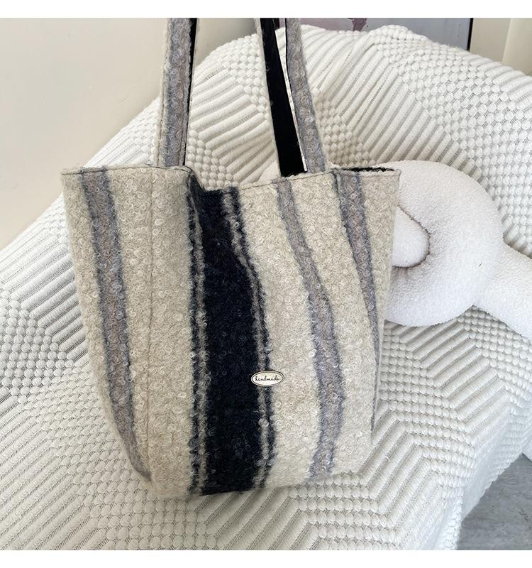 2026 New Ins Style Reversible Woolen Tote: Autumn/Winter Large Capacity Trendy Shoulder Shopping Bag