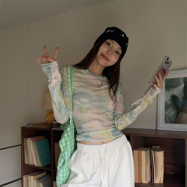 Koszulka z długim rękawem Spicy Girl Tie - Dye z siateczki z gradientowym nadrukiem i filtrem przeciwsłonecznym. Damski letni dopasowany cienki top z poczuciem designu i niszowym stylem