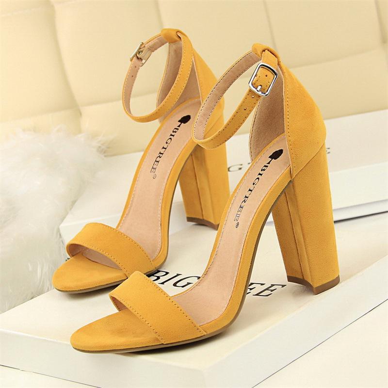 Mode Sommer Mode Schlicht Klassisch Damen Wildleder Offene Zehen Hohe Absätze Sandalen Gelb Gladiator Quadratische Absätze Plateau Schuhe