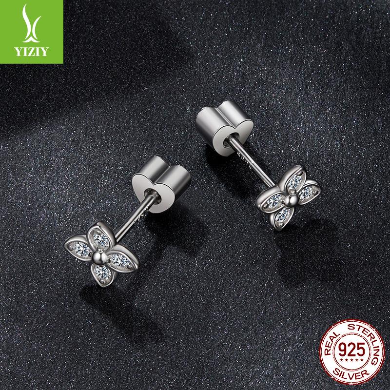 Small Fresh Four-Leaf Clover Moissanite Stud Earrings, Exquisite And Elegant Lucky S925 Silver Stud Earrings.
