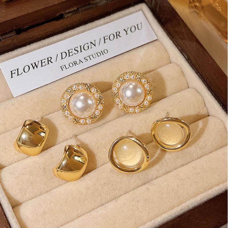 2Pcs Brides Wedding Designer Jewelry Gifts Retro Gold Color Geometry Trim Edge Imitation Pearl Piercing Stud Earrings For Women