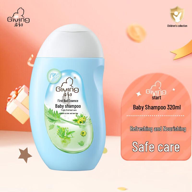 Giving Baby Shampoo with Green Sprout Extract