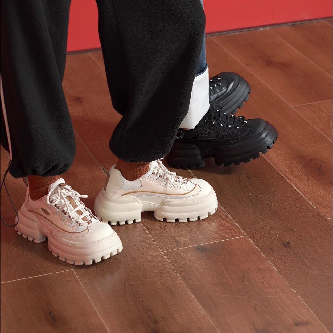 

Женские студенческие повседневные кроссовки на толстой подошве