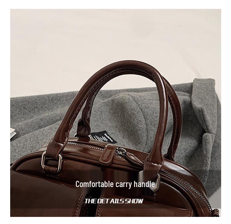 Dámská retro lakovaná crossbody bowlingová taška s dvojitou kapsou