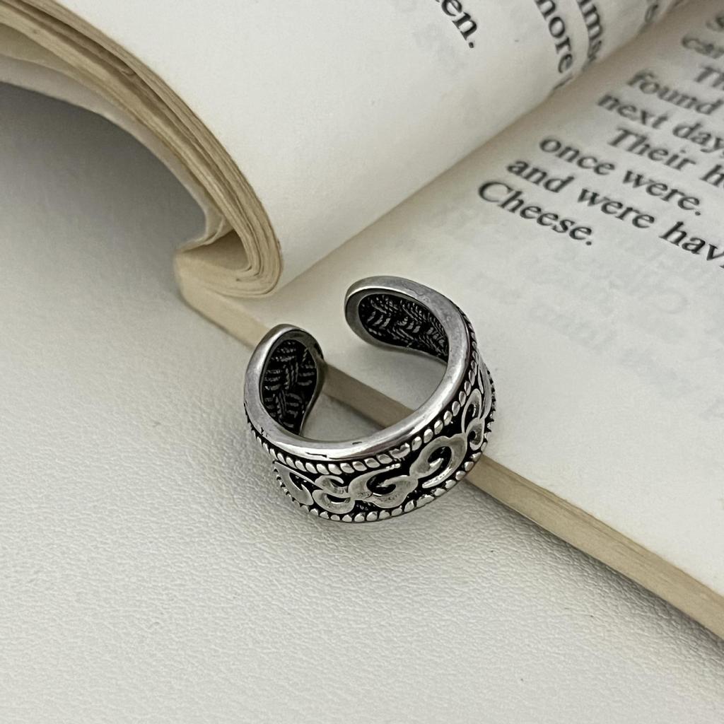 Vintage Double-Sided Totem Ring with Aged Woven Texture - Artistic Retro Design