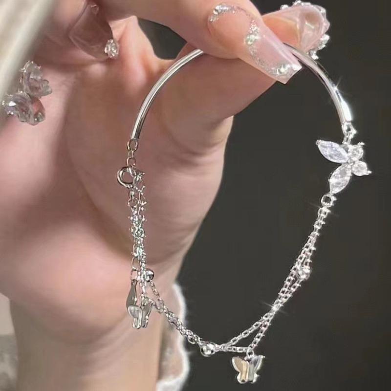 Frosted Diamond Butterfly Bracelet - A Unique and Stylish Design for Girls, Featuring A Sweet and Youthful Vibe. Ideal As A Gift for Best Friends.