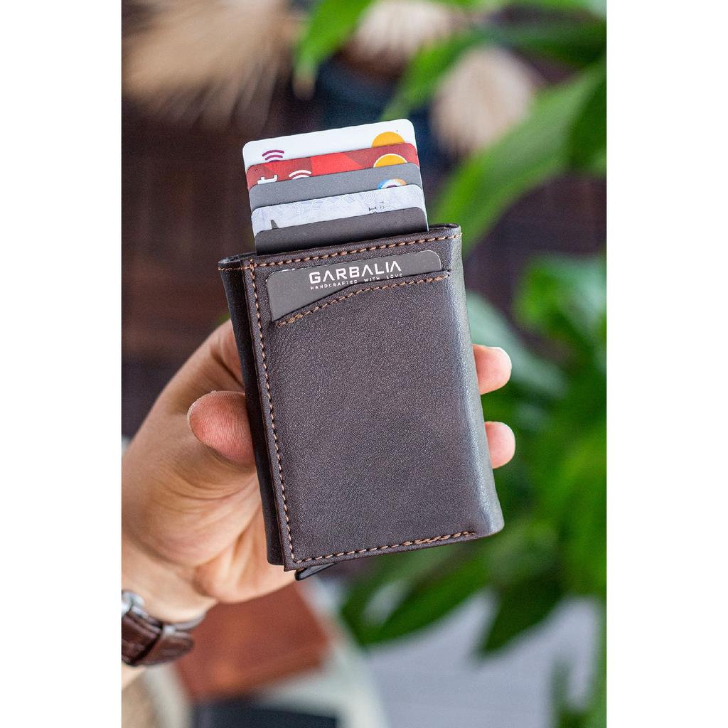 Schwarzes Kartenetui mit Lyons-Mechanismus