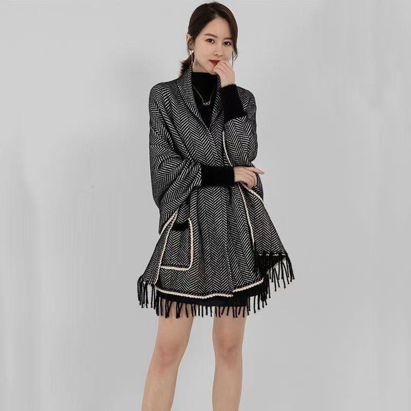 

Осень и зима новый женский вязаный свободный кардиган с кисточками куртка утолщенный плащ накидка one size чёрный