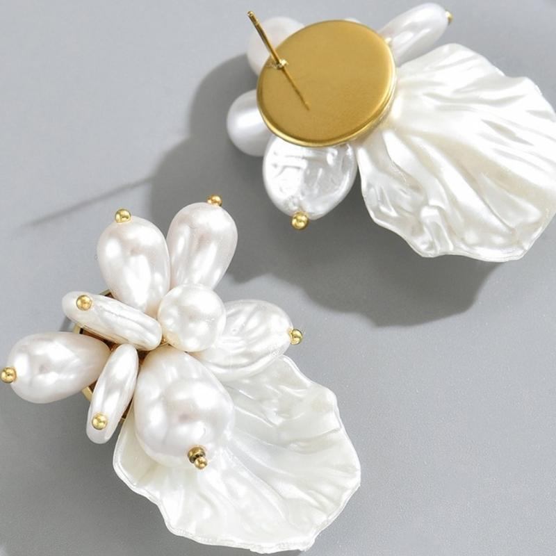 Stylish Portable Imitation Pearls Earrings Geometric Floral Design Perfect For Daily Wear And Special Occasions