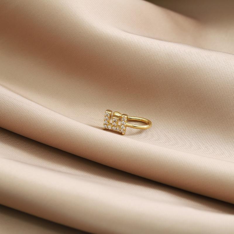 A 26-letter U-shaped Diamond-encruted Nose Stud Without A Pungent Clip