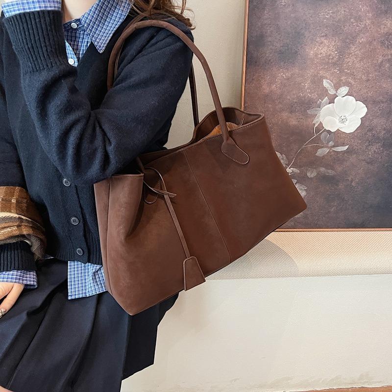 Retro matte bag women's large-capacity new autumn and winter popular simple shoulder bag commuter tote bag