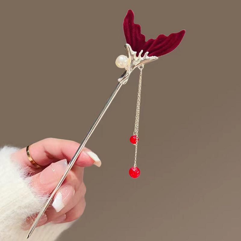 Elegant Red Rose Tassel Hairpin - U-shaped Hair Accessory for Women, Perfect for Updos and Traditional Attire.