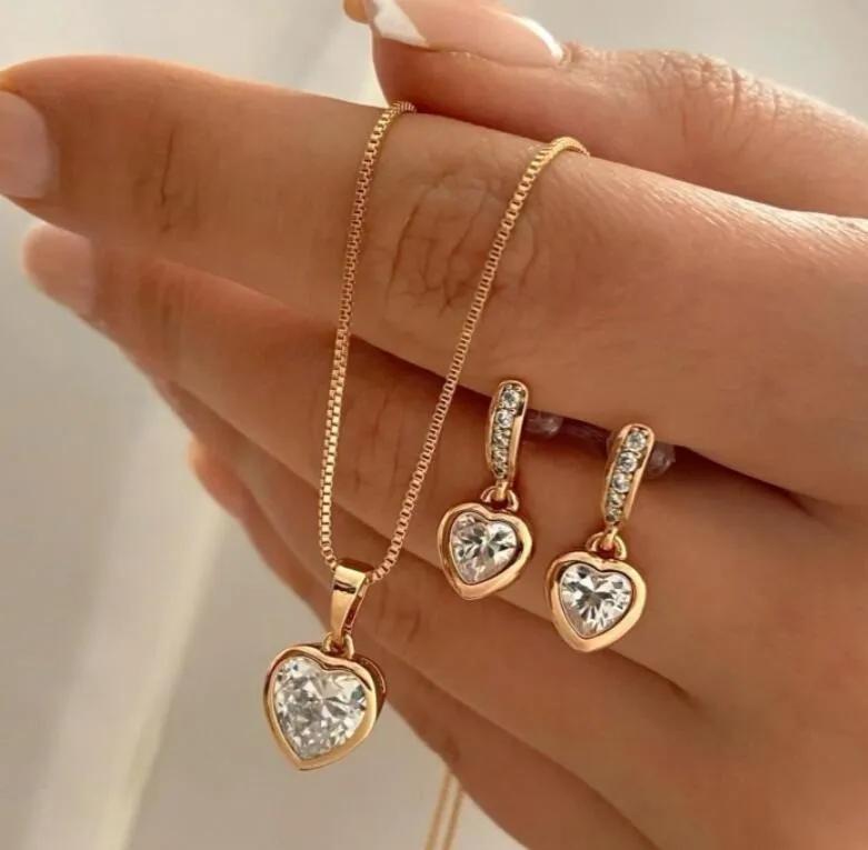 

Temperament Fashion Gold Color Heart Crystal Pendant Necklace for Women Charm Pearl Chokers Earring Jewelry Accessories Set Gift