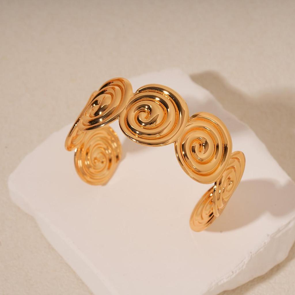 European & American Geometric Conch Butterfly Metal Bangle: Women's Luxury Fashion Bracelet