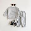 Conjunto de dos piezas para bebé niño: Sudadera con capucha y pantalones deportivos de felpa con estampado de letras para otoño/invierno.