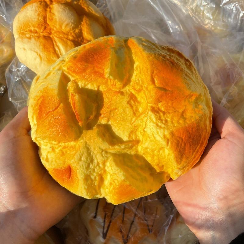 Big Pineapple Bun Squeeze Toy Super Soft Milk Aroma Bread Fidget Toy Slow Rebound Realistic Bread Sensory Toy For Adults Gift