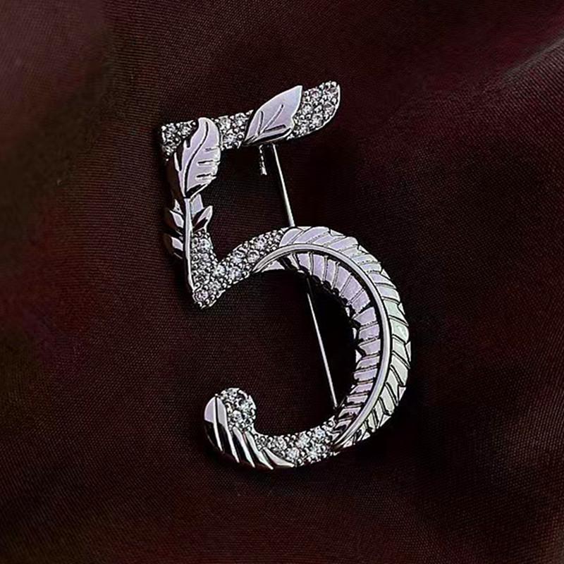 Women Men Number 5 Crystal Exquisite Elegant Pin Badges Fashion Classic Lady Rhinestone Brooch Jewelry