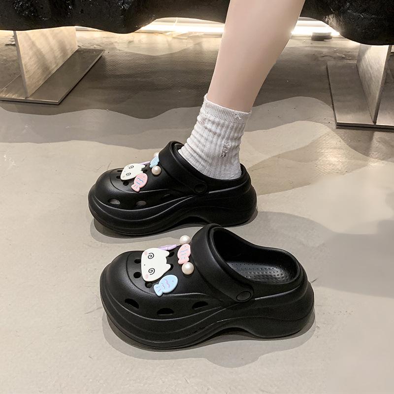 Thick-soled Cute Cartoon Fish Hole Shoes Women's 2025 Spring and Summer Fashion Wear Comfortable Stepping On Shit Bag Head Slippers