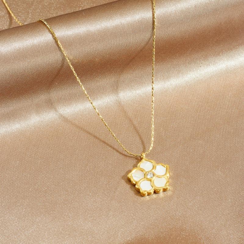 18K Gold Plated White Shell Clover Pendant Necklace, Dainty CZ Flower Charm Necklace for Women, Elegant Jewelry
