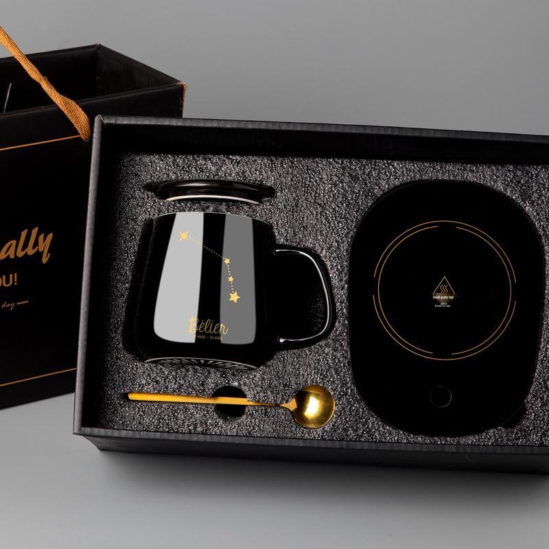 Spersonalizowany ceramiczny kubek do kawy z pokrywką i łyżeczką - Świąteczny wzór dla par