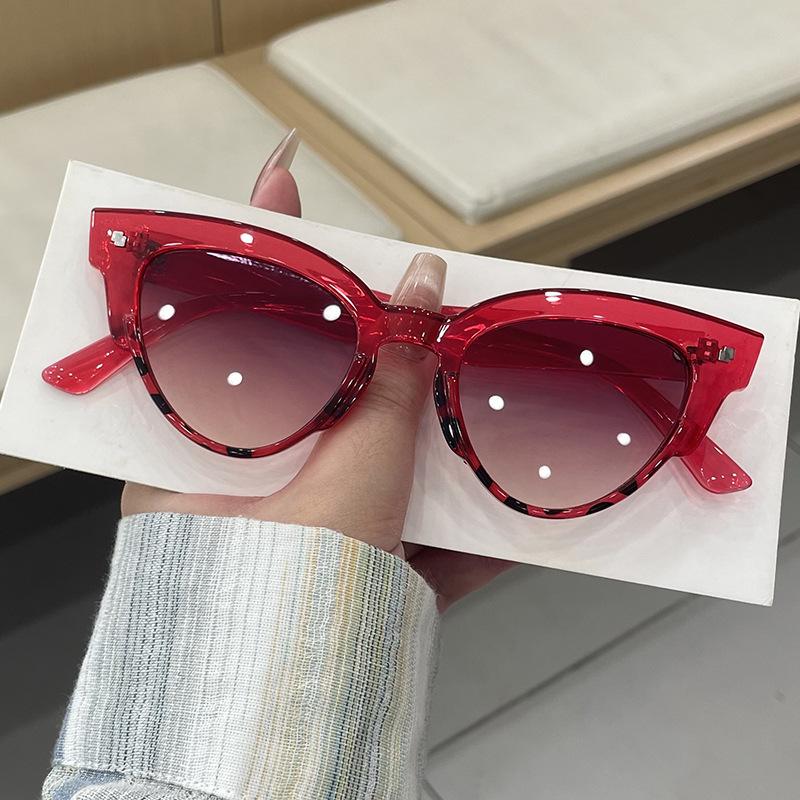 Cat Eye Shape Sunglasses Women Rivets Decoration UV Protection Men Sunglass Fishing Mountaineering Women's Sunglasses