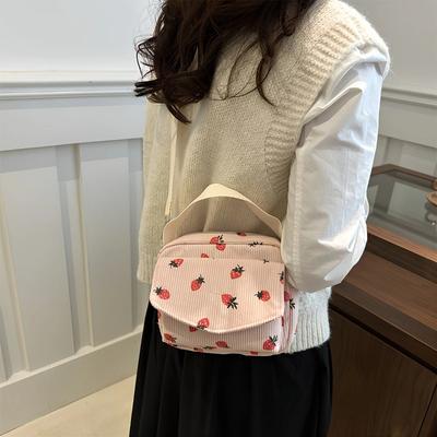 Niedliche Korduroy Umhängetasche mit Erdbeerprint, Vielseitige Kleine Schultertasche, Perfekt für den Täglichen Gebrauch, Arbeit, Freizeit, Reisen, Ausflüge
