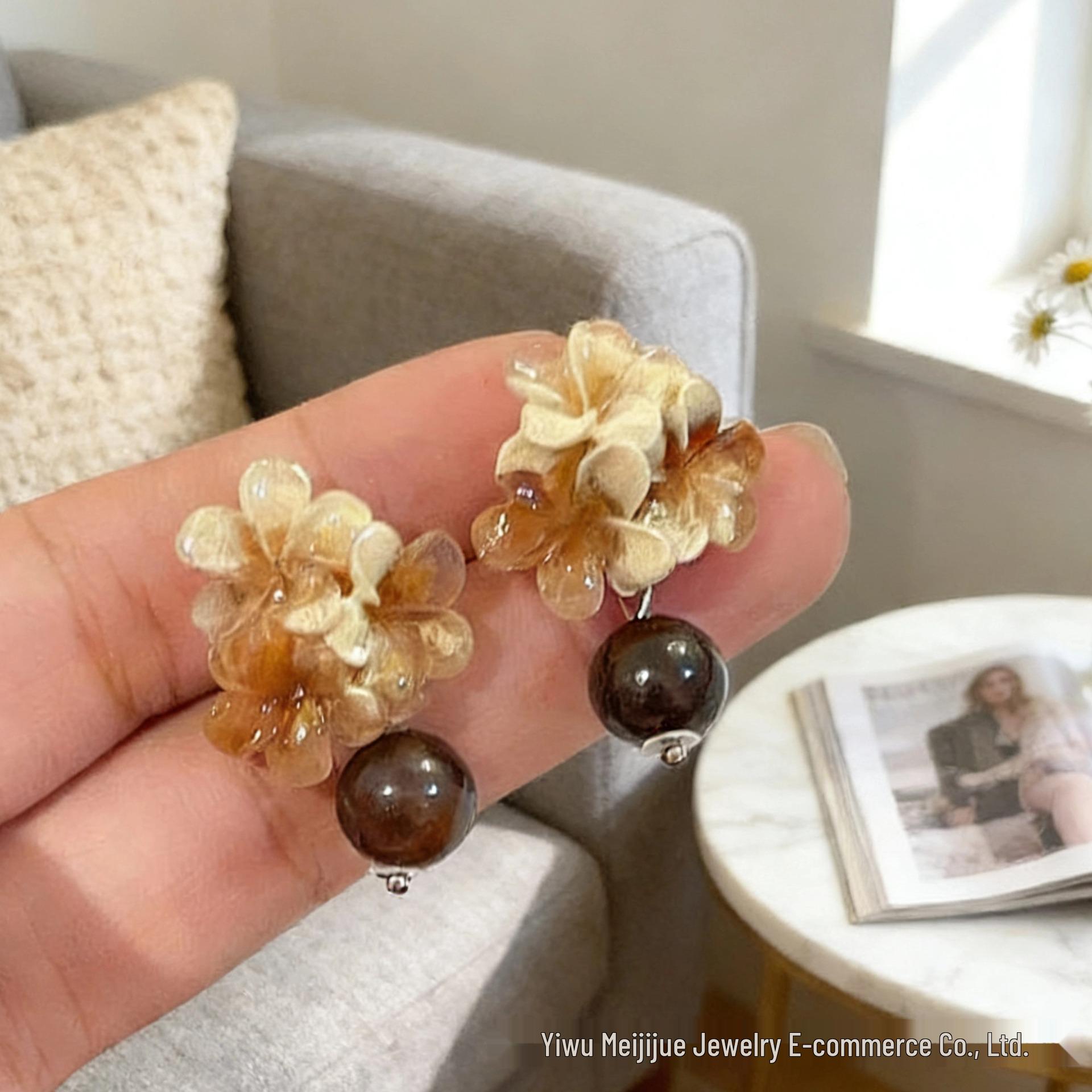 Women s Autumn/Winter Chinese Style Floral Stud Earrings - High-End, Unique Hong Kong Fashion Standard