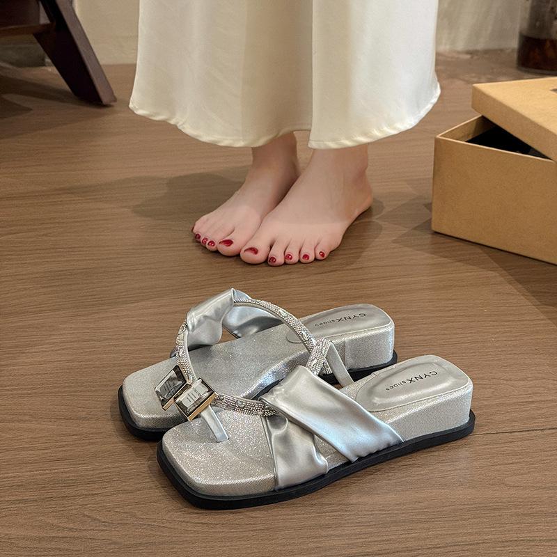 

Summer new metal square buckle retro high-end niche square head soft bottom one-word slippers 35