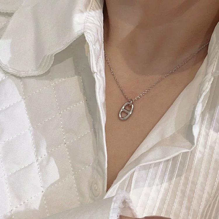 Pig Nose Polished Necklace: Women's Simple Design Clavicle Pendant - Elegant Gift for Her