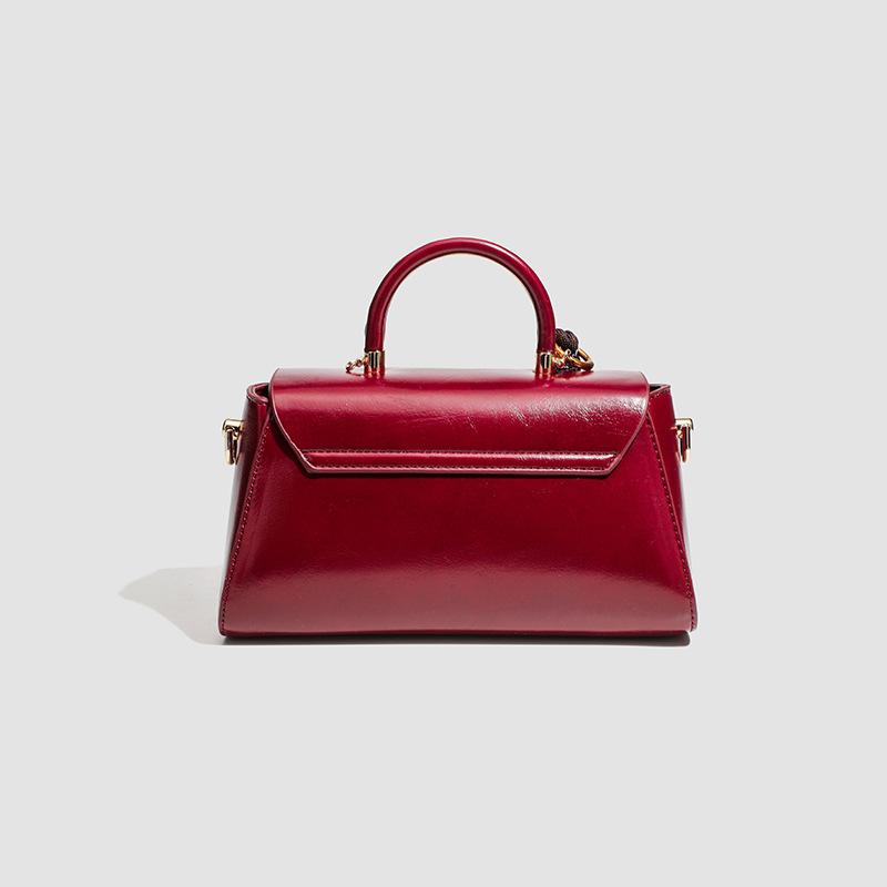 Red Portable Small Square Bag Women's New Autumn and Winter Light Luxury Niche High-end Commuting
