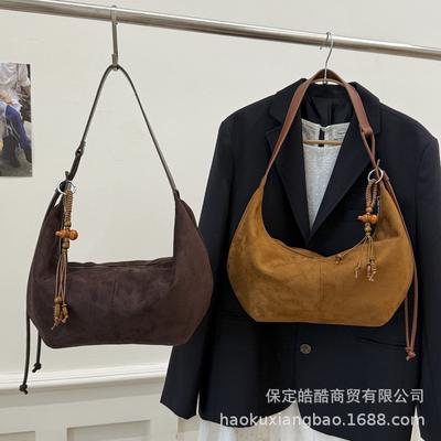 Wildledertasche Damen große Kapazität 2025 neu Herbst und Winter Retro Schulter Umhängetasche matt Pendler Knödeltasche