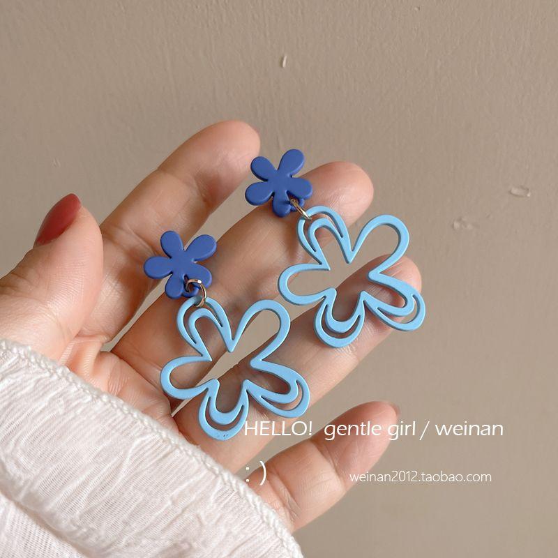 

Summer Girlish Style Blue Large Flower Spray Paint Mosquito Coil Ear Clip Fresh Fashionable Earrings Big Earrings Ornament Pair of blue stud earrings